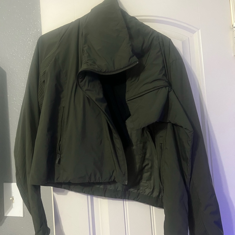 Lululemon puffer jacket size 10 gently used pet free and smoke free home